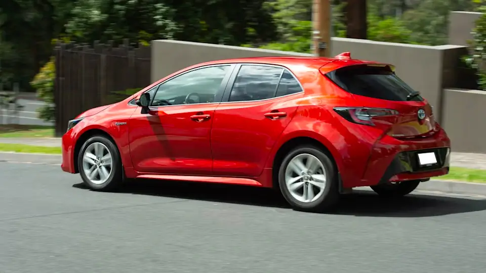 vue de profil de la toyota corolla