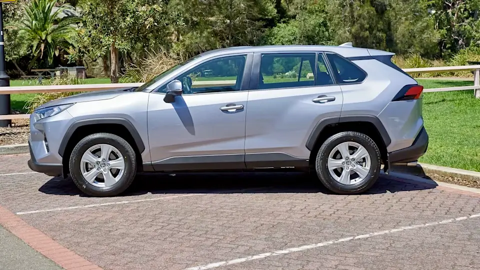 vue de profil du toyota rav4