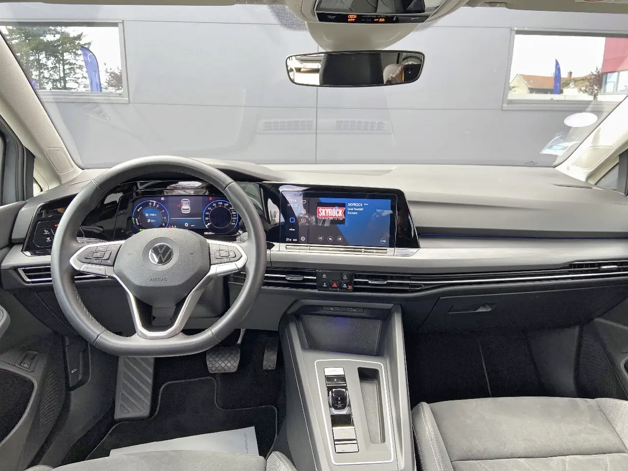 VOLKSWAGEN Golf – Image 5